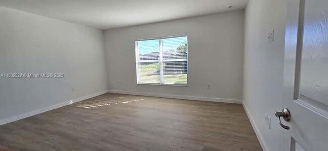 Building Photo - 1509 Sara Ave S