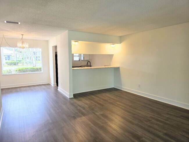 Building Photo - 2 bedroom, 2 bath condo in "The Islands"