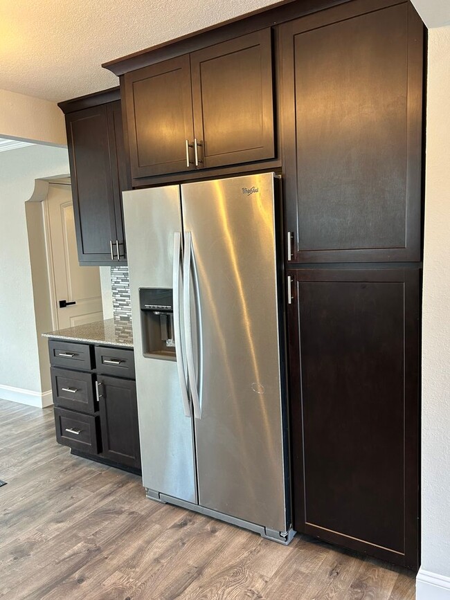 Building Photo - Modern Renovation in Sought-After Area