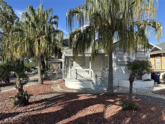 Building Photo - 2113 W North B St