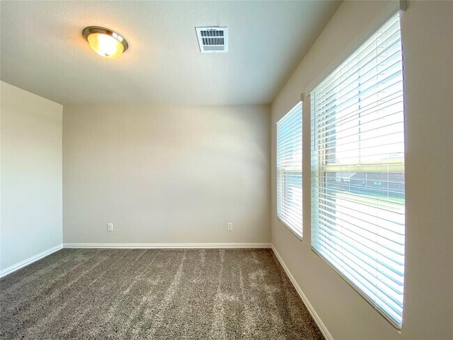Building Photo - 1800 Canyon Ln