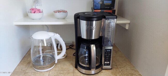 Building Photo - 2250 Magnolia St