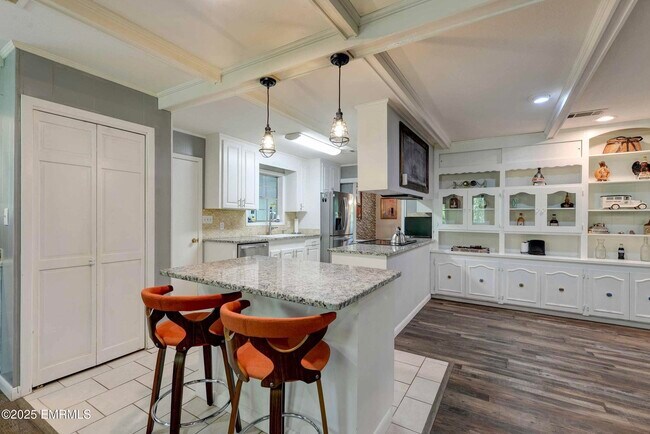 Building Photo - 108 Frances Ave