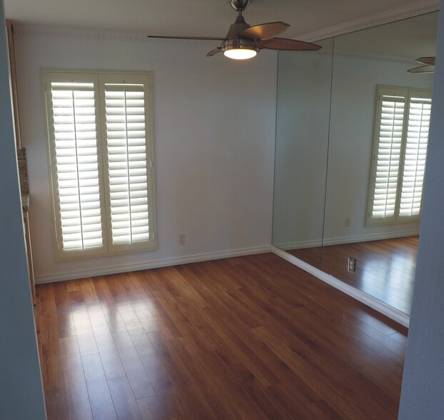 Building Photo - 9927 Independence Ave