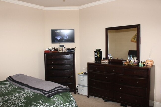 Building Photo - Fantastic home located in West Hill