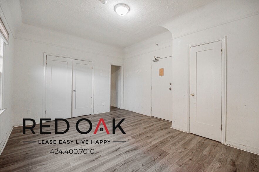 Building Photo - 746 S Coronado St