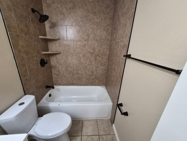 Building Photo - 8007 Chestnut Bluff Dr