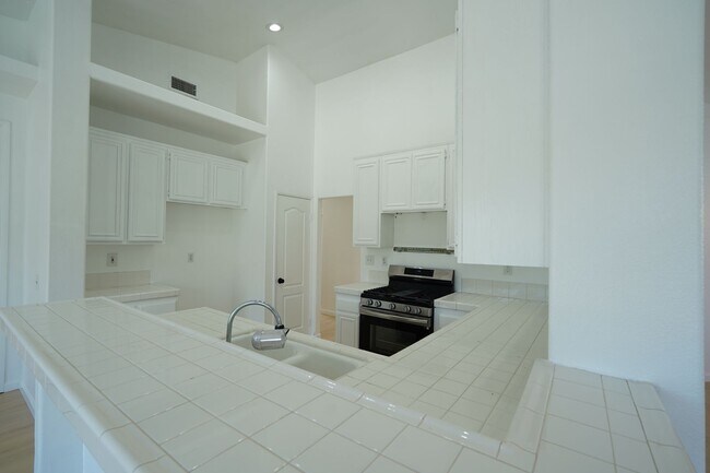 Building Photo - Beautiful 3 Bed / 2 Bath Moreno Valley Home with Garage
