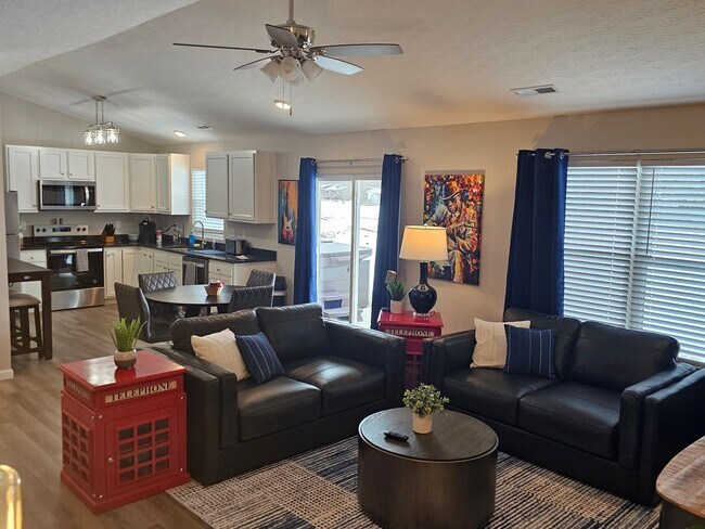 Building Photo - 814 Pierson Rd