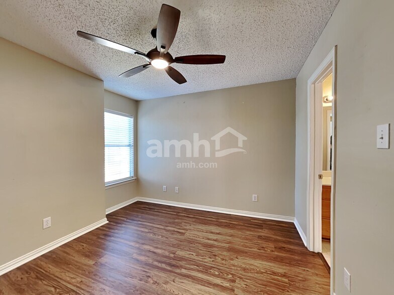 Building Photo - 3167 Lido Way