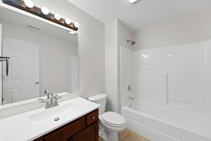 Building Photo - 3504 Oak Villa Way