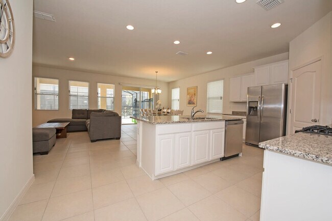 Building Photo - 5277 Oakbourne Ave