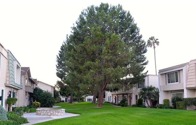 Building Photo - Paradise Manor Condo for lease