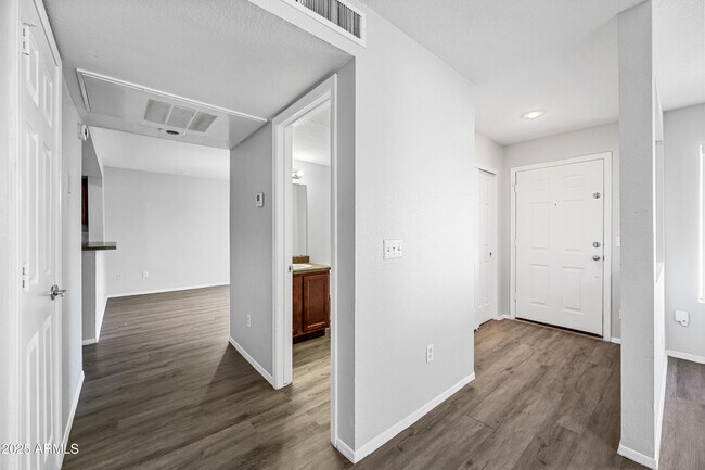 Building Photo - 1331 W Baseline Rd