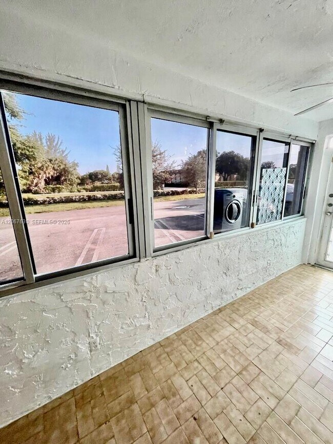 Building Photo - 2700 Riverside Dr