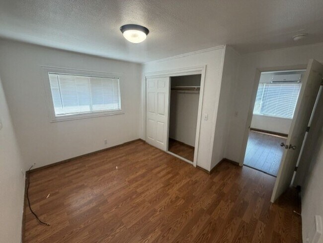 Building Photo - Cozy Centralia home