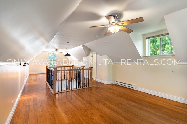 Building Photo - 10470 S Columbine Cir