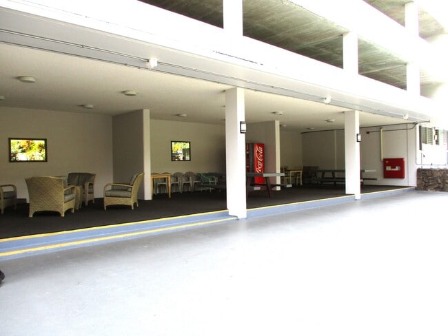 Building Photo - 1556 Piikoi St