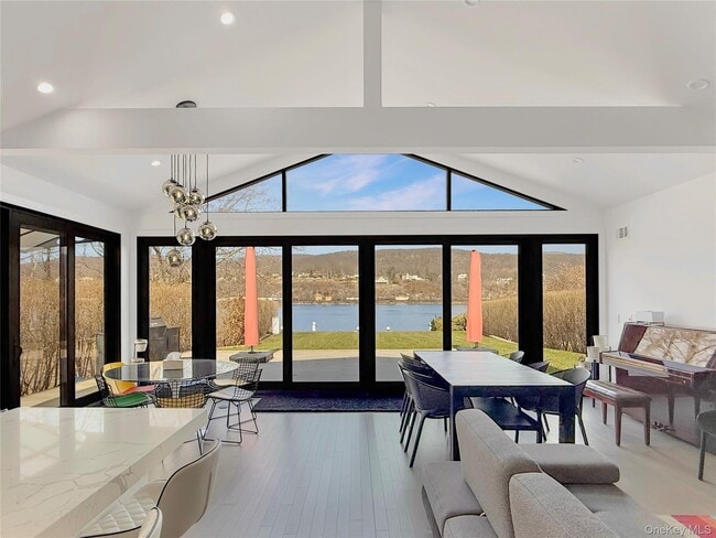 Building Photo - 12 Hudson River Ln