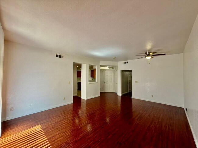 Building Photo - 5155 W Tropicana Ave