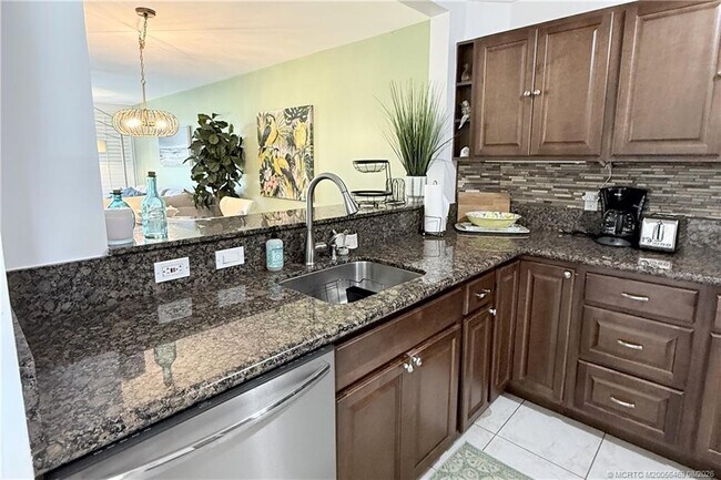 Building Photo - 9940 S Ocean Dr