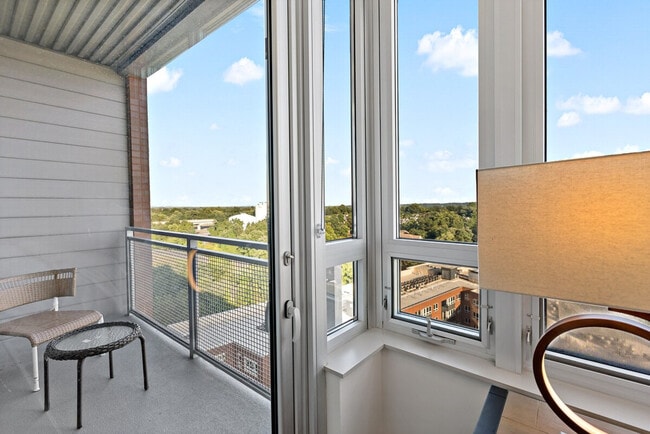 Building Photo - 1820 Fonthill Ct