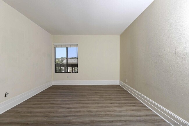 Building Photo - 2585 Caminito Muirfield