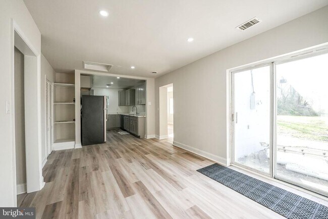 Building Photo - 8665 Center Rd