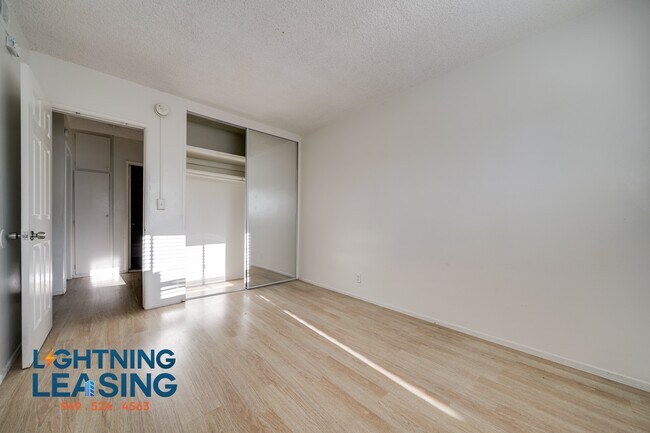 Building Photo - 6927 Whitsett Ave