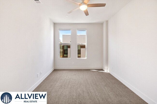 Building Photo - Gorgeous 4 Story Townhome Available in the Highly Desired 17 West Community!