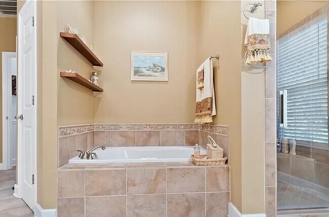 Building Photo - Beautiful 3 bedroom 2 bath home