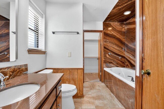 Building Photo - 18504 Laurel Oak Dr