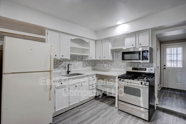 Primary Photo - 122 S Carey St