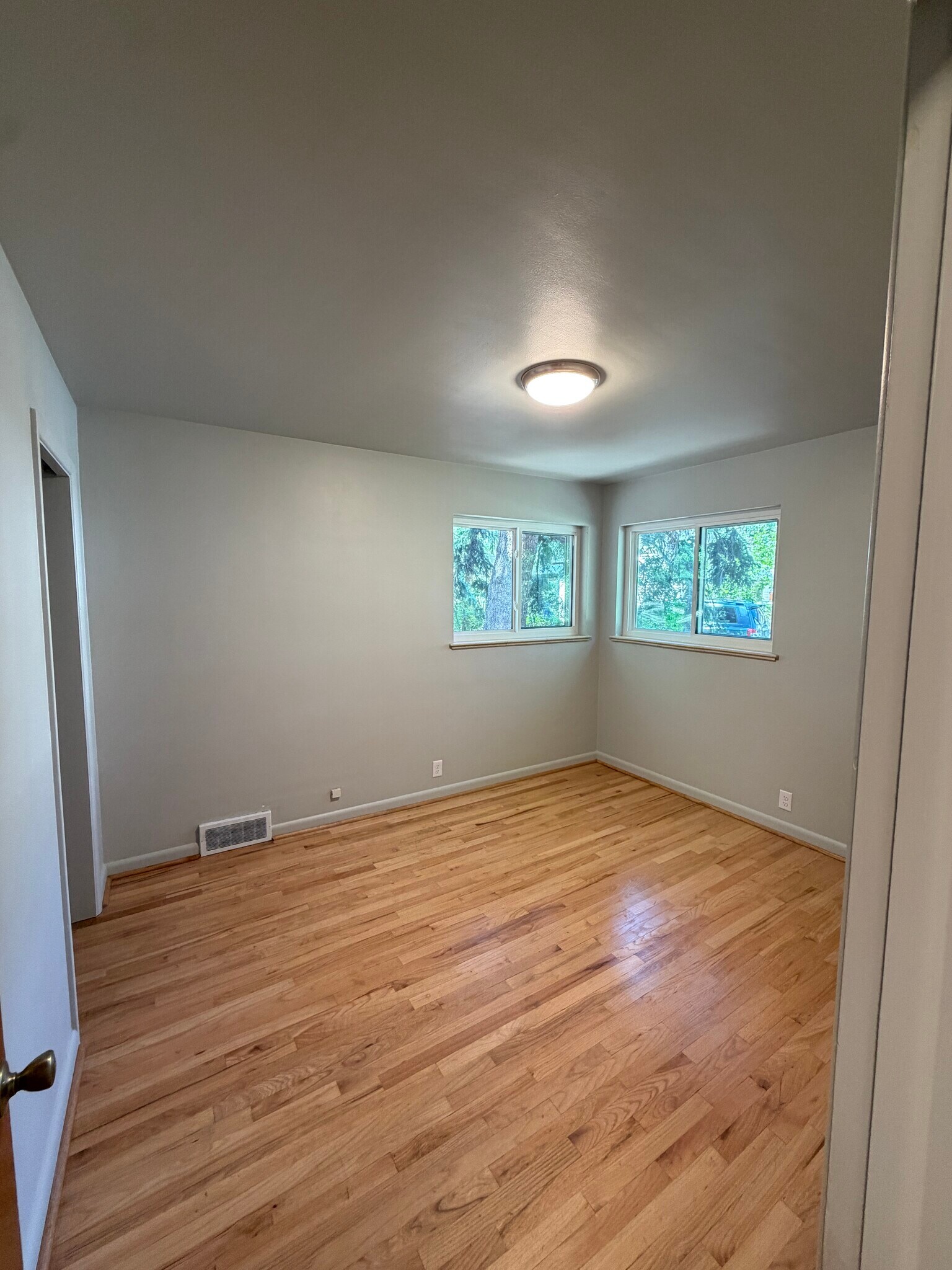 Building Photo - 1025 Estes St