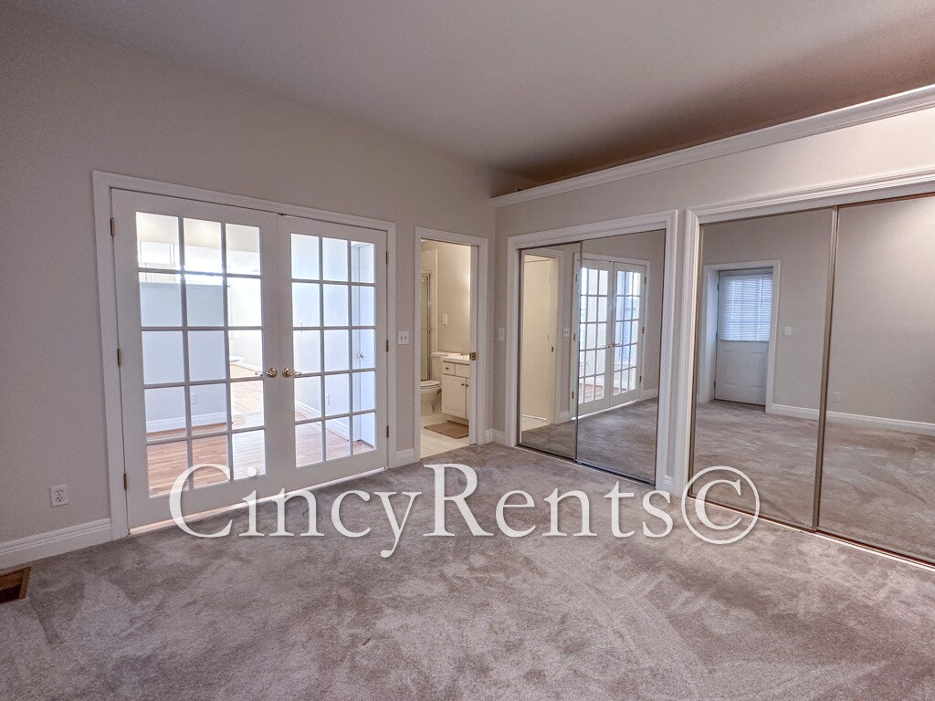 Building Photo - 334 Kilgour St