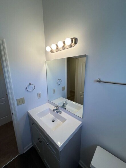 Building Photo - 605 Federal Ct