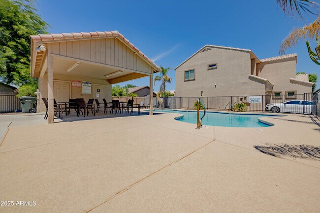Building Photo - 2723 E Schiliro Cir