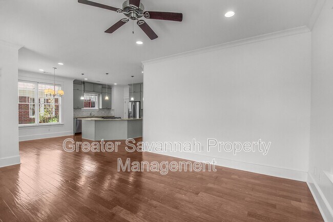 Building Photo - 419 E 54th St