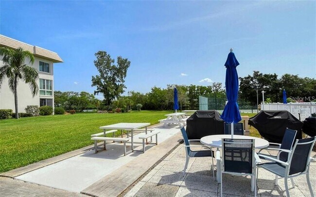 Building Photo - 3330 Gulf of Mexico Dr