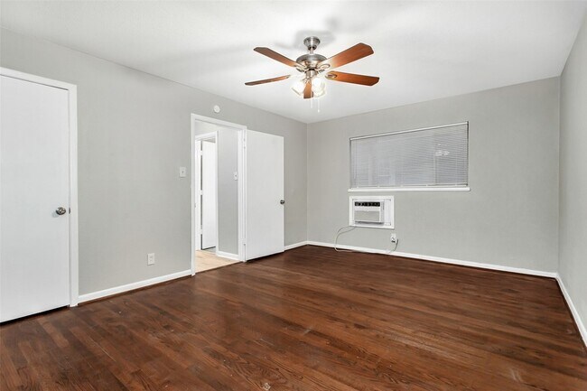 Building Photo - 4916 Worth St