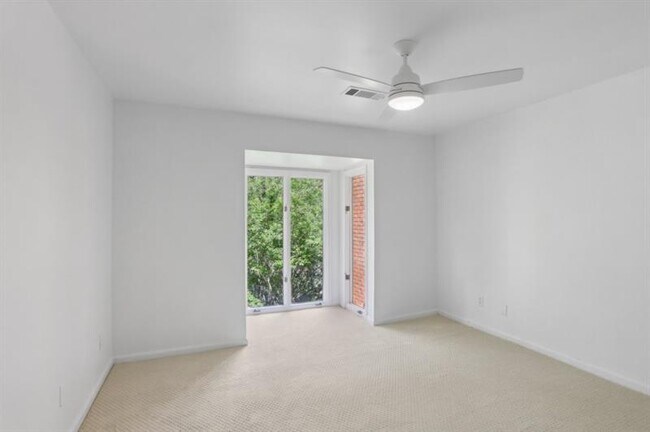 Building Photo - 49 Willow Glen NE