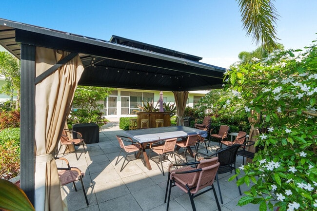 Building Photo - 2100 NE 38th St