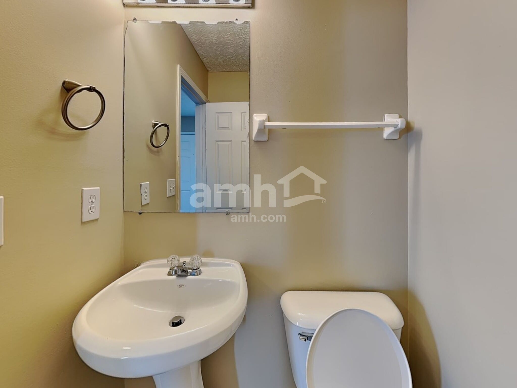 Building Photo - 2490 Delowe St