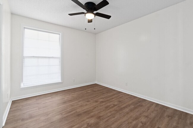 Building Photo - Pet Friendly Renovated Three Bedroom with Basement!