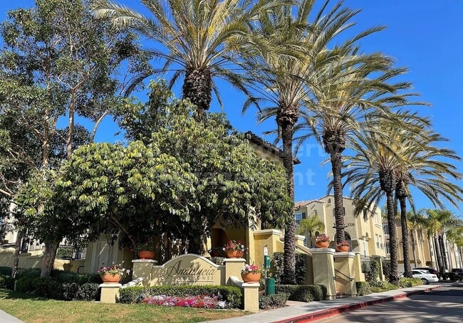 Building Photo - ***Gorgeous 2 bed / 2.5 bath / 1,202 sqft Townhome in Carmel Valley - Available 10/25***