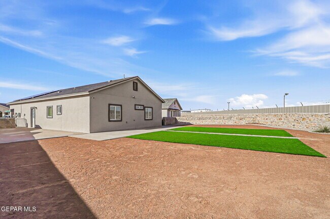 Building Photo - 14620 Carlo Alvarado Dr