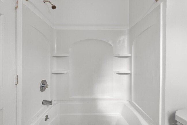 Building Photo - 113 E Main St