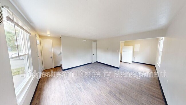 Building Photo - 144 Forest St