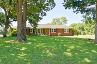 Building Photo - All Brick 3bd 2ba home with attached garage on a large lot!