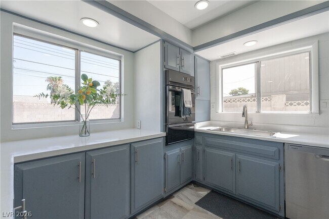 Building Photo - 2298 Golden Arrow Dr